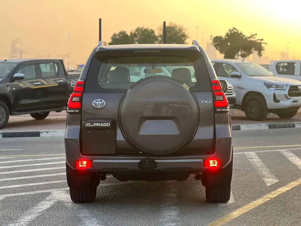 2022 Toyota Prado TXL Full Option 4.0L V6 - AWD 4x4 GCC- Electric Seat - Rear CAM & Sensors - Image 6