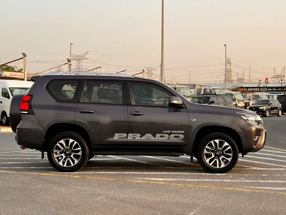2022 Toyota Prado TXL Full Option 4.0L V6 - AWD 4x4 GCC- Electric Seat - Rear CAM & Sensors - Image 9