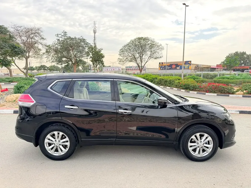 NISSAN X-TRIL GCC SPECS SINGLE OWNER SERVICE HISTORY AVAILABLE - Image 5