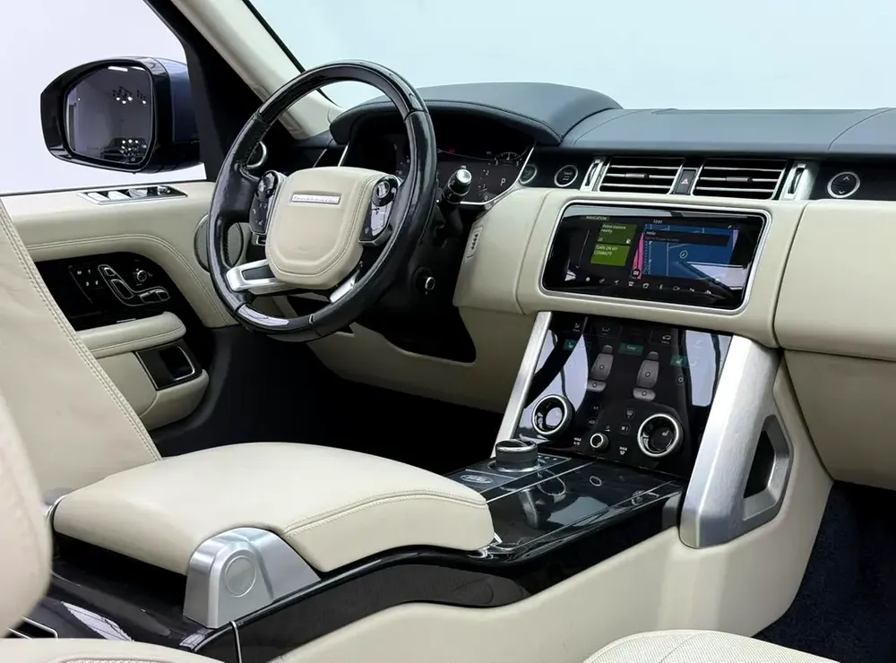 2018 Range Rover Vogue SE Supercharged, Full Range Rover Service History, Excellent Condition, GCC - Image 11