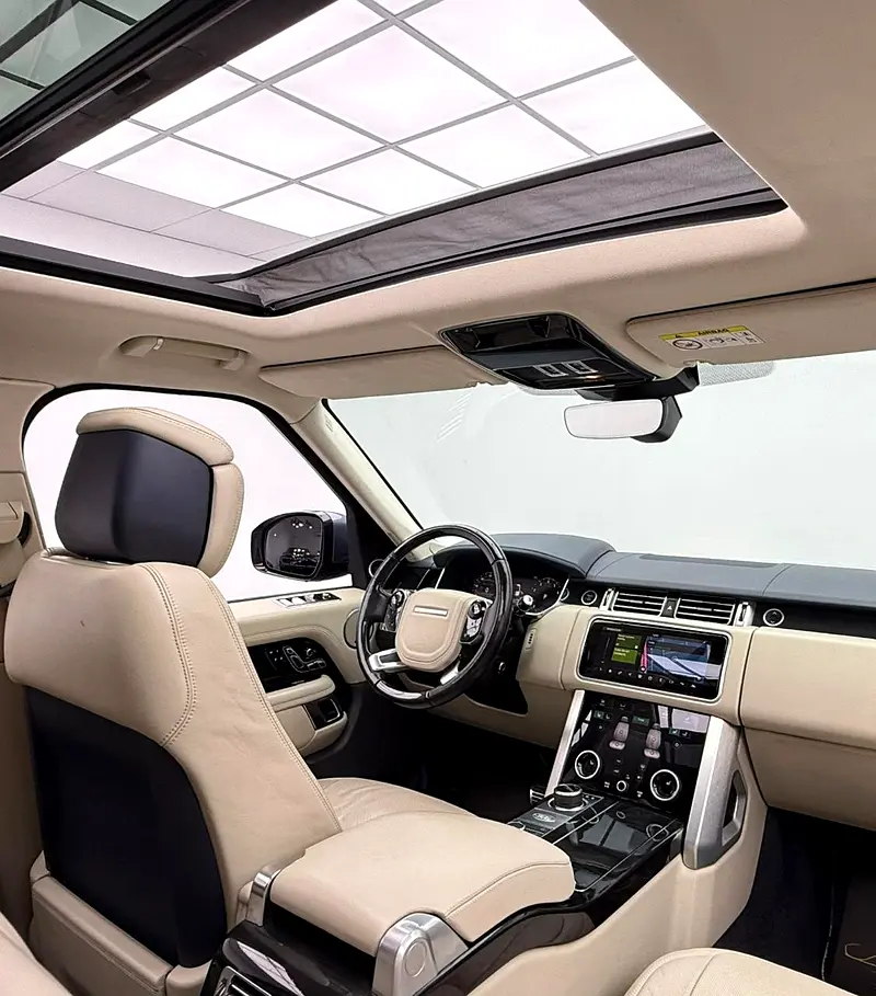 2018 Range Rover Vogue SE Supercharged, Full Range Rover Service History, Excellent Condition, GCC - Image 12