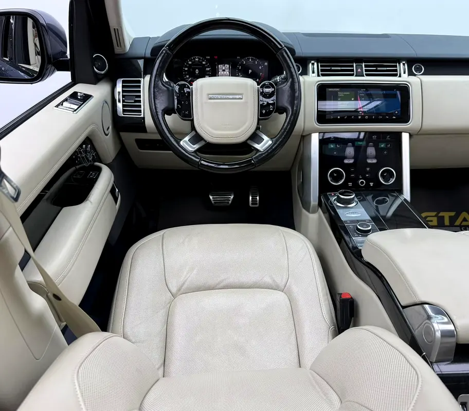 2018 Range Rover Vogue SE Supercharged, Full Range Rover Service History, Excellent Condition, GCC - Image 14