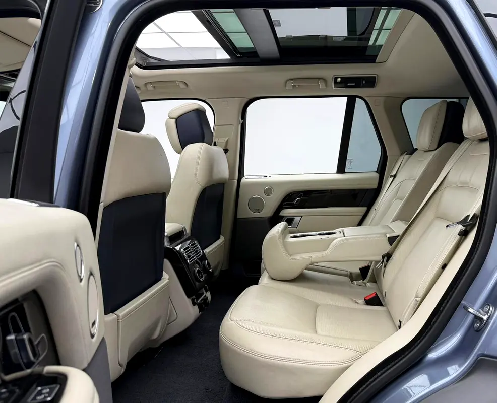 2018 Range Rover Vogue SE Supercharged, Full Range Rover Service History, Excellent Condition, GCC - Image 17
