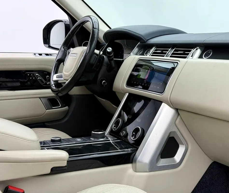2018 Range Rover Vogue SE Supercharged, Full Range Rover Service History, Excellent Condition, GCC - Image 7
