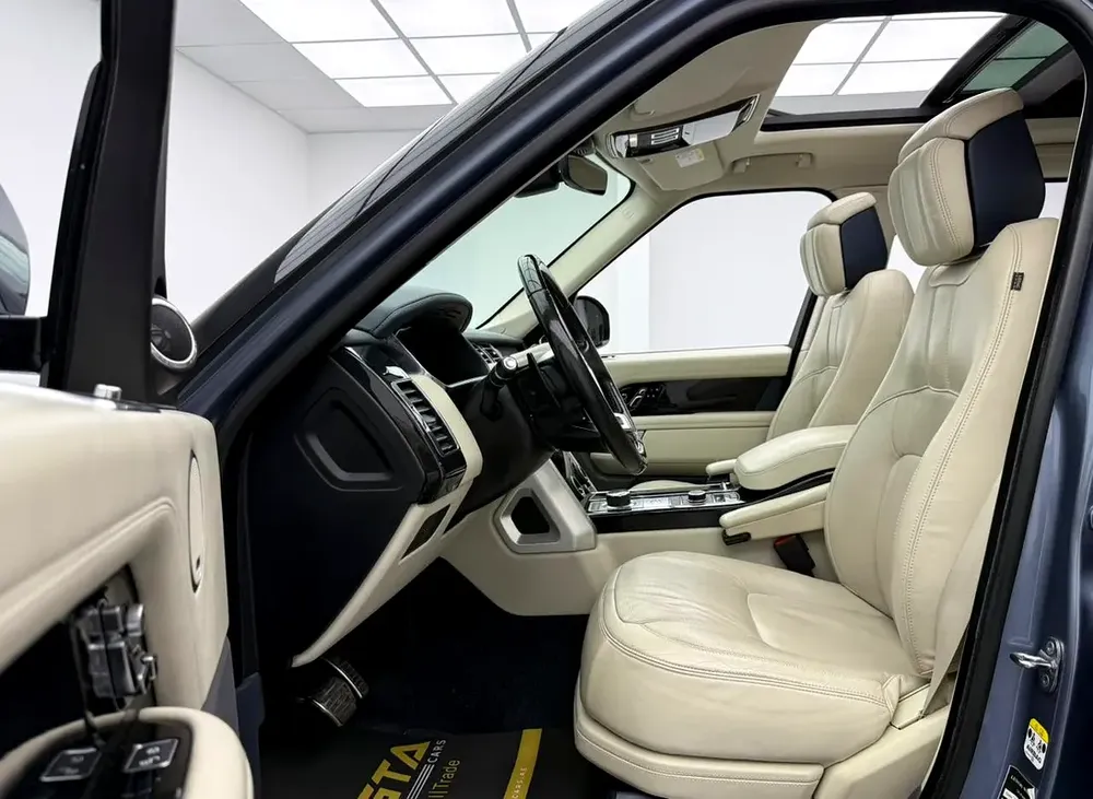 2018 Range Rover Vogue SE Supercharged, Full Range Rover Service History, Excellent Condition, GCC - Image 8