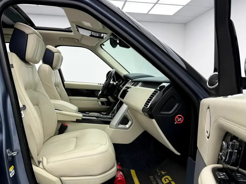 2018 Range Rover Vogue SE Supercharged, Full Range Rover Service History, Excellent Condition, GCC - Image 9