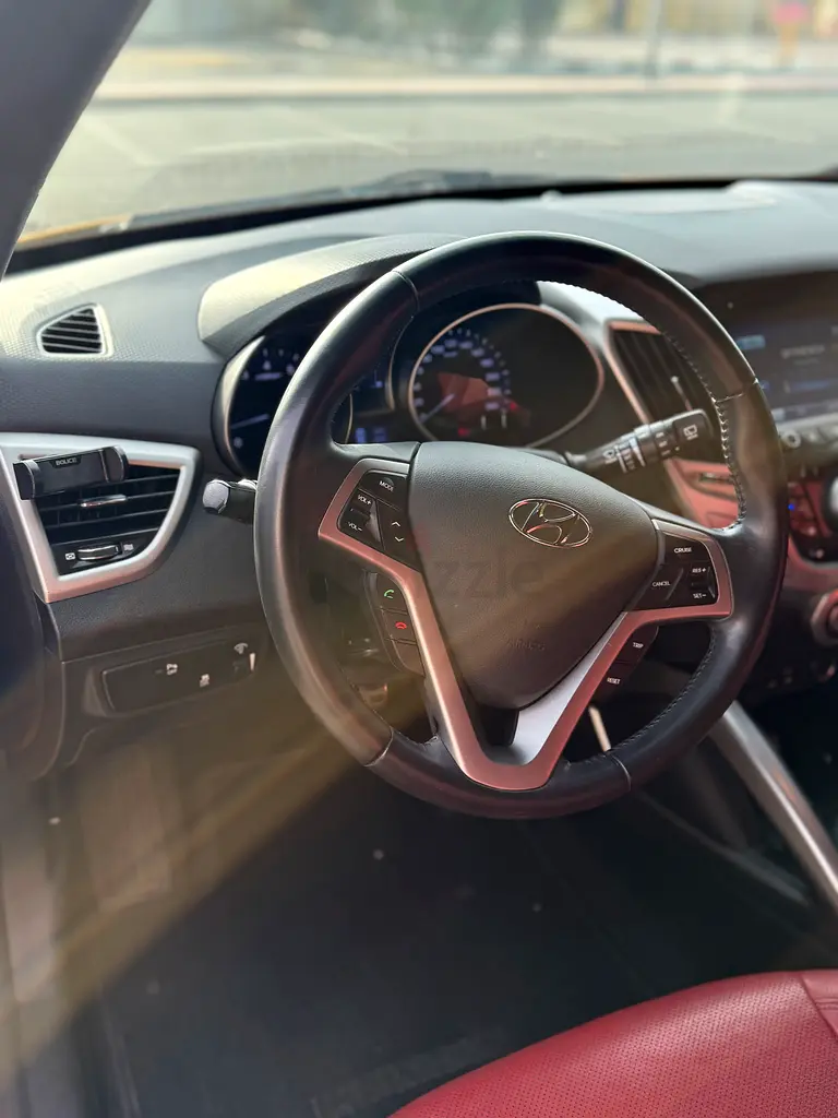 Hyundai Veloster GL 2017 GCC Specs - Excellent Condition! - Image 10
