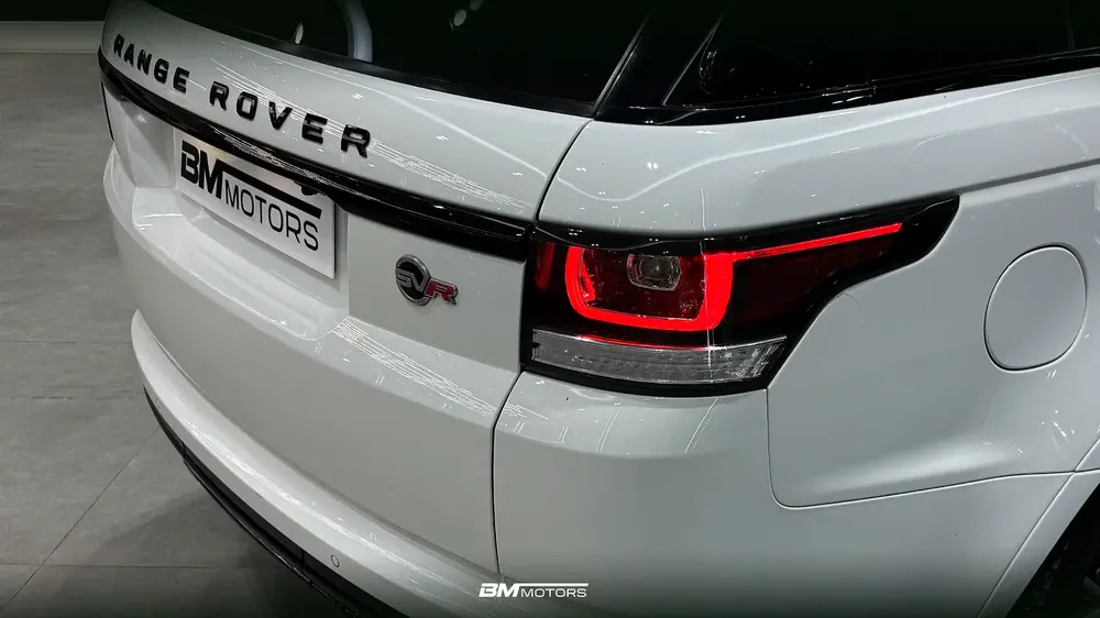 Land Rover Range Rover Sport SVR 2016 - GCC Specs - Image 19