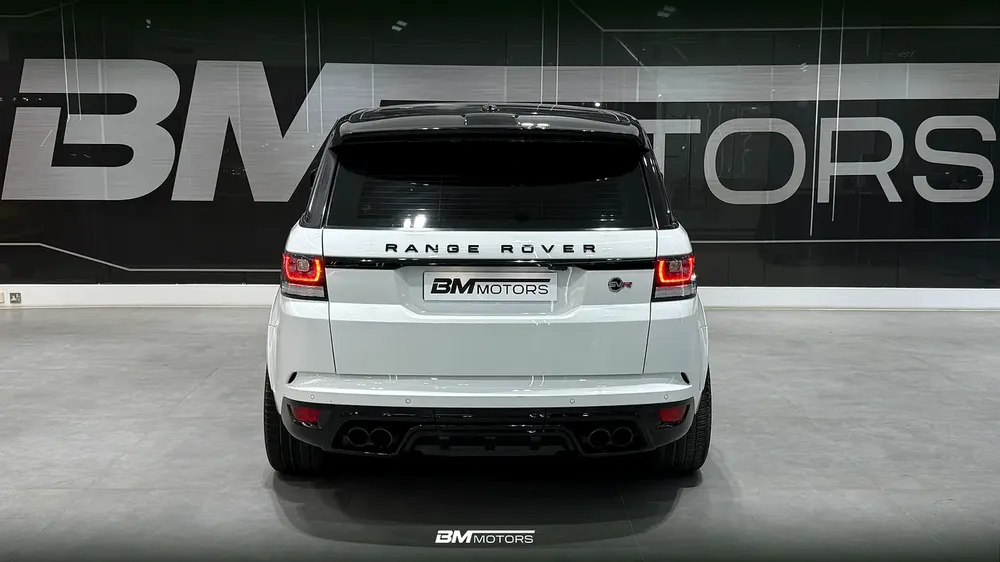 Land Rover Range Rover Sport SVR 2016 - GCC Specs - Image 4