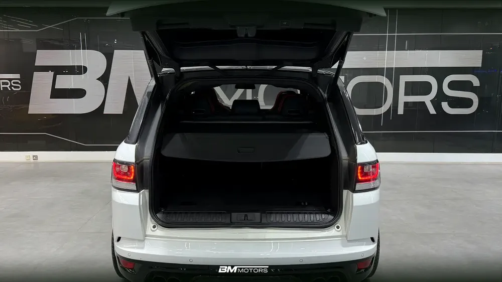 Land Rover Range Rover Sport SVR 2016 - GCC Specs - Image 6