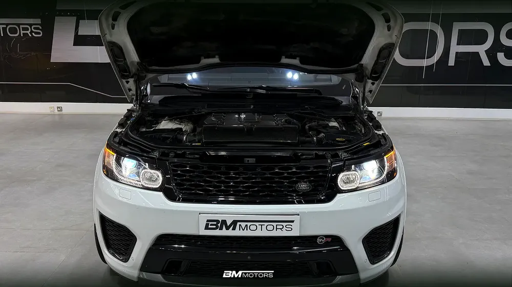 Land Rover Range Rover Sport SVR 2016 - GCC Specs - Image 7