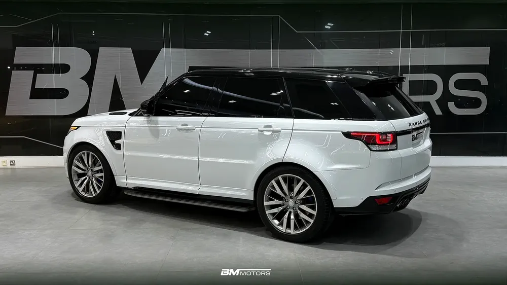 Land Rover Range Rover Sport SVR 2016 - GCC Specs - Image 8
