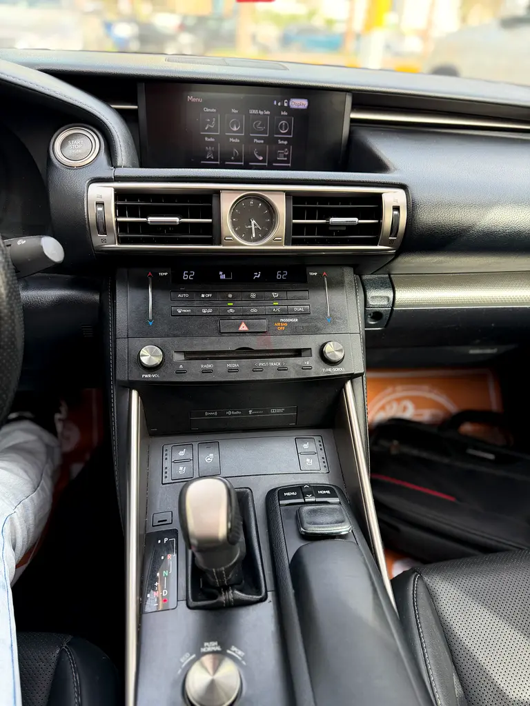 Lexus IS 250 F Sport Platinum 2015 - American Specs - Image 12