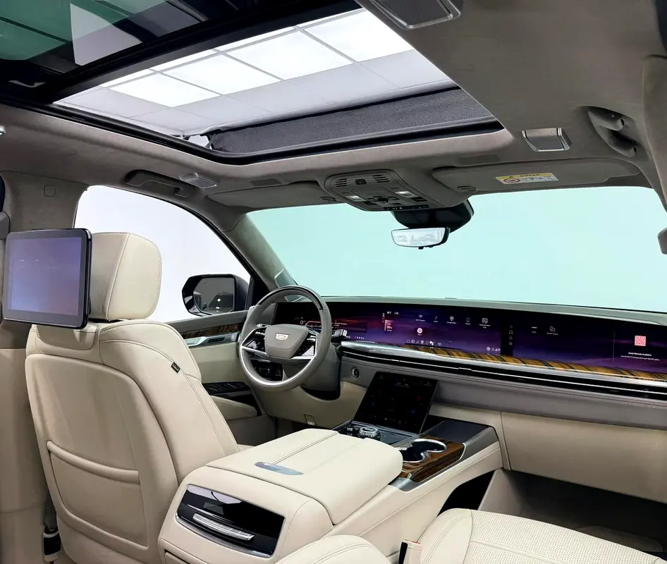 2025 Cadillac Escalade Sport Platinum, 2030 Cadillac Warranty + Service Pack, Very Low Km, GCC - Image 12