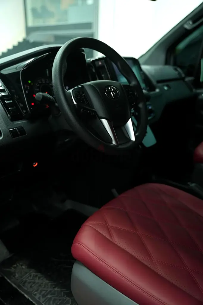 Toyota Hiace 2025 - GCC Specs - Brand New - Image 11