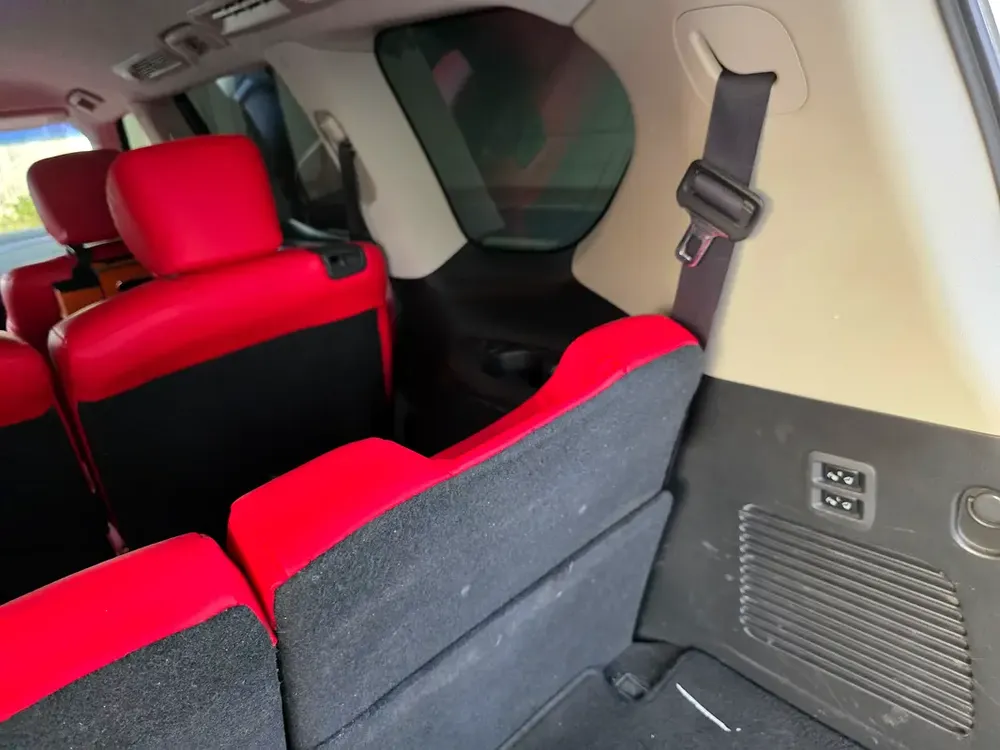 Nissan Armada LE 2017 American Specs - Excellent Condition - Image 12