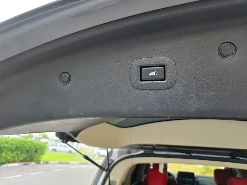 Nissan Armada LE 2017 American Specs - Excellent Condition - Image 13