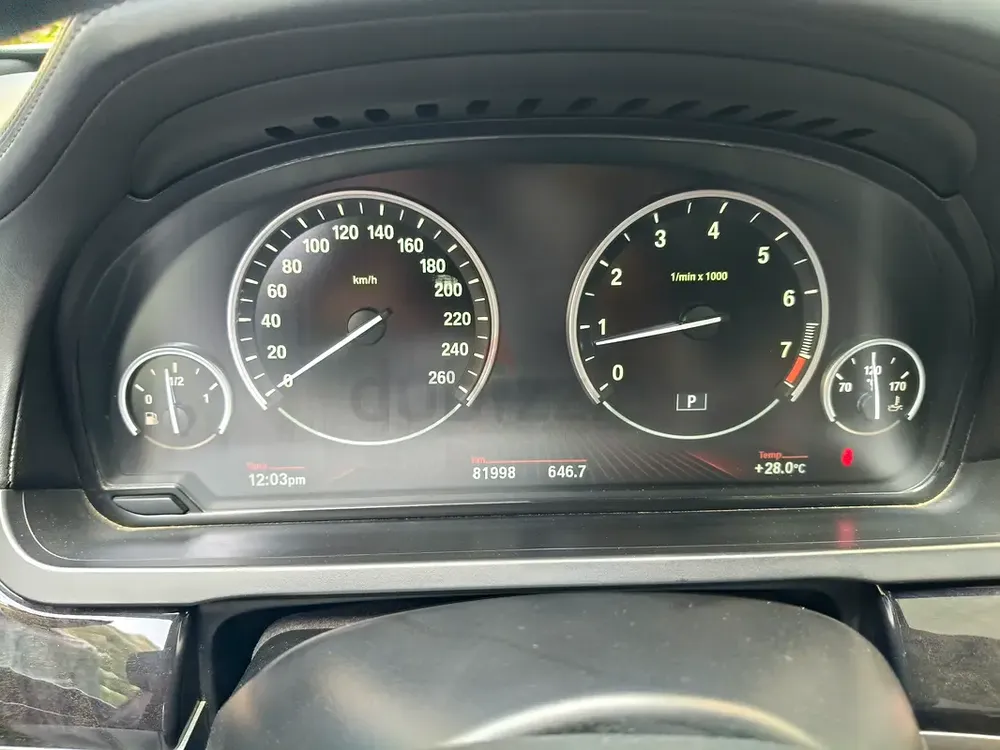 BMW 750Li Gulf Space With Low Milage No Accident All original paint Excellent condition - Image 11