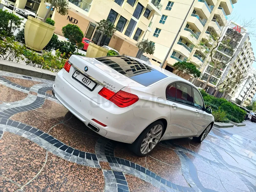 BMW 750Li Gulf Space With Low Milage No Accident All original paint Excellent condition - Image 13
