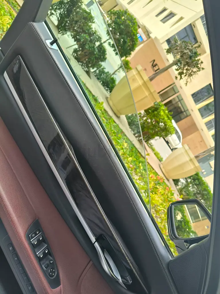 BMW 750Li Gulf Space With Low Milage No Accident All original paint Excellent condition - Image 5