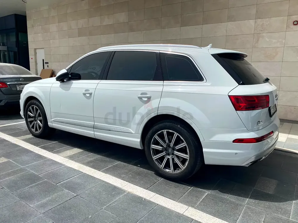 Audi Q7 2017 45 TFSI Quattro | GCC Specs | Low Mileage | Pristine Condition - Image 4