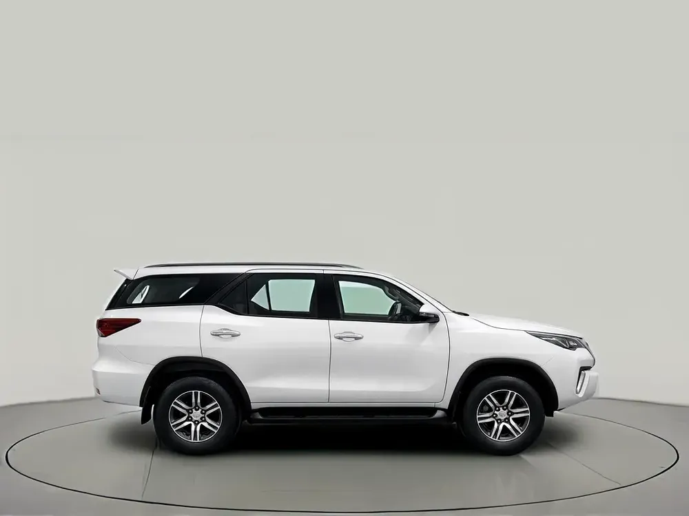AED 1,351/m | 0 DP | Free 3 Months Warranty | Service History | 30 Day Return | TOYOTA FORTUNER 2023 - Image 5