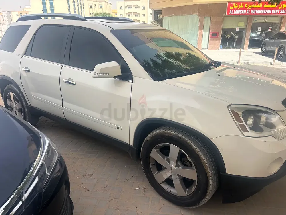 GMC Acadia 2009 | GCC | Well Maintained | Luxury - Image 4