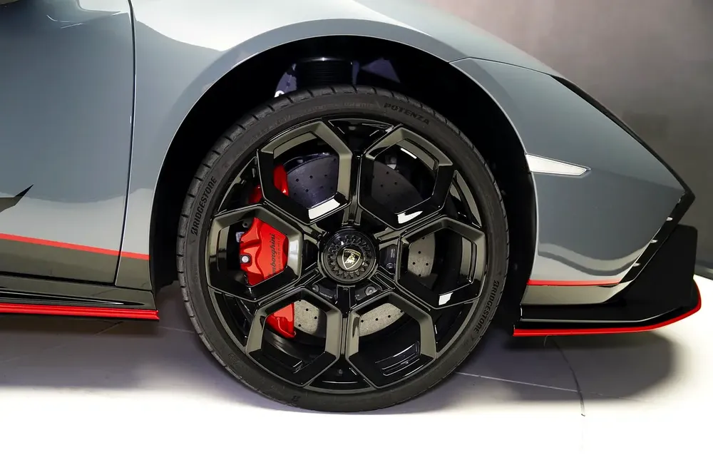 60TH ANNIVERSARY 1 OF 60 | HURACAN TECNICA | NARDO GREY | MATT CARBON INRTERIOR | CARBON EXTERIOR - Image 18
