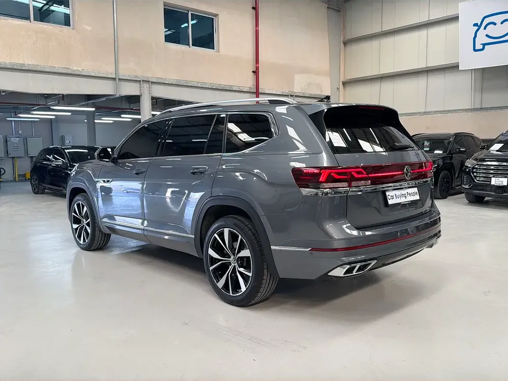 2,536 AED / Month | 0% DP AVAIL | TERAMONT R-Line | LONG VW WARRANTY AND SERVICE PACK - Image 5