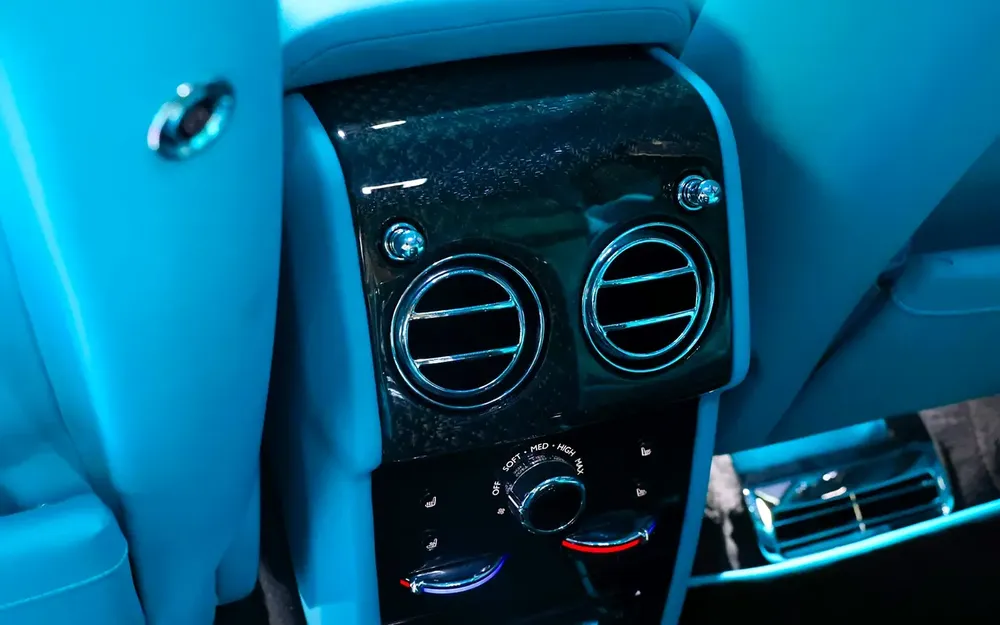 Rolls-Royce Cullinan Black Badge 2019 - GCC/Other Specs - Image 11