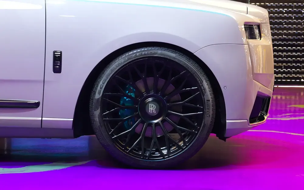 Rolls-Royce Cullinan Black Badge 2019 - GCC/Other Specs - Image 17