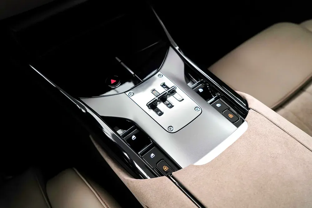 2025 FERRARI PUROSANGUE / LOW MILEAGE / PASSENGER DISPLAY - Image 11