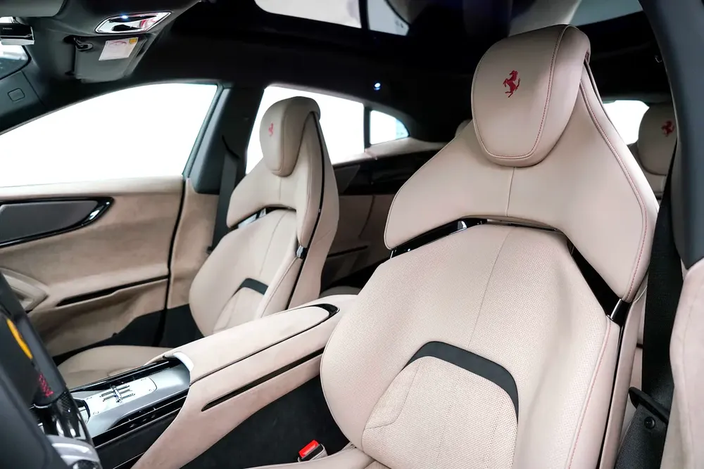2025 FERRARI PUROSANGUE / LOW MILEAGE / PASSENGER DISPLAY - Image 12