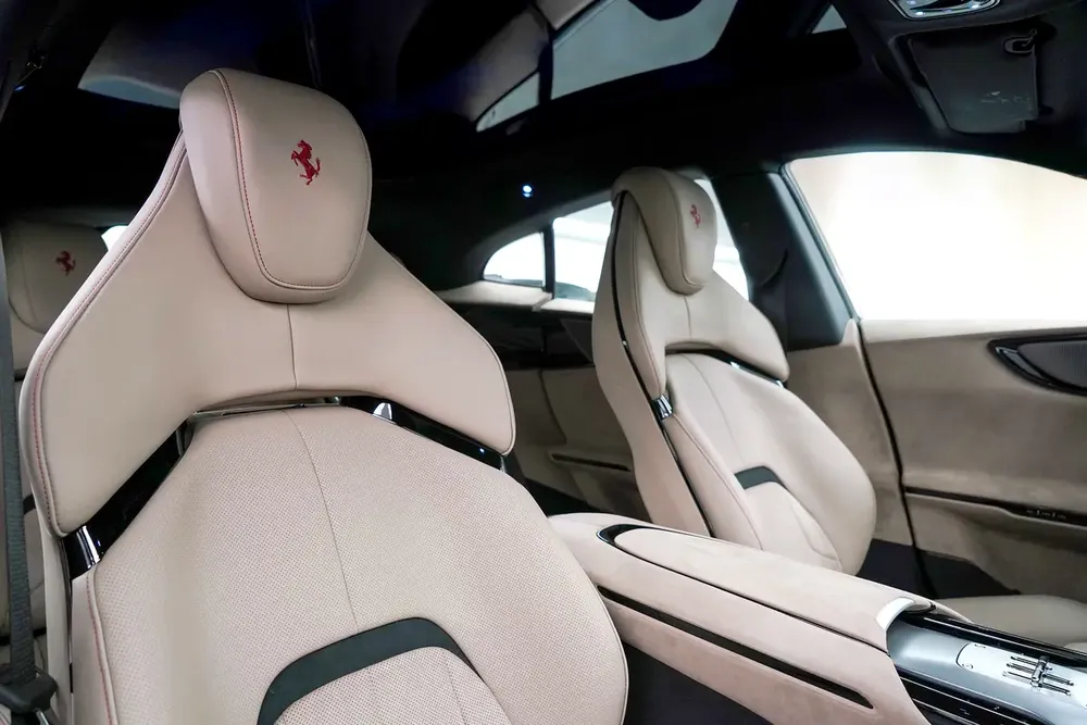 2025 FERRARI PUROSANGUE / LOW MILEAGE / PASSENGER DISPLAY - Image 14