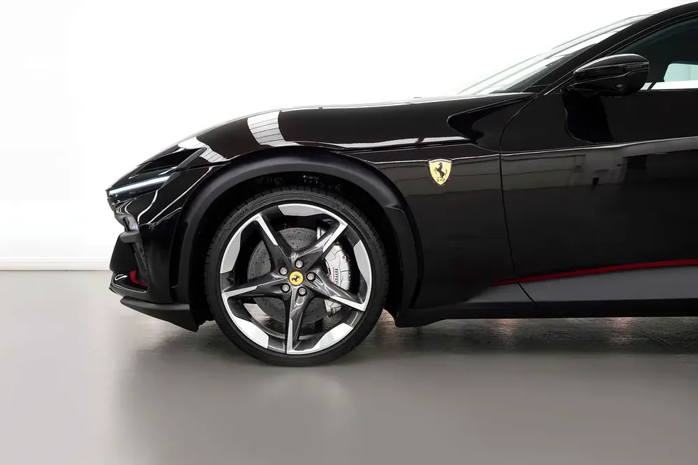 2025 FERRARI PUROSANGUE / LOW MILEAGE / PASSENGER DISPLAY - Image 6