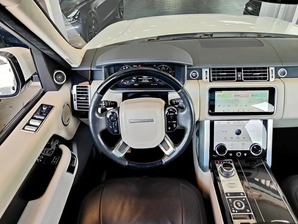AED 2,050 P.M | 2019 Range Rover Vogue | Under Warranty | GCC | - Image 10