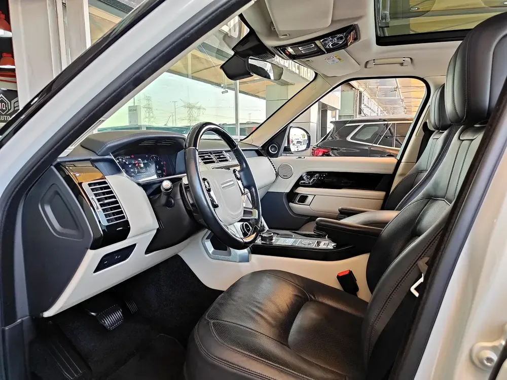AED 2,050 P.M | 2019 Range Rover Vogue | Under Warranty | GCC | - Image 11