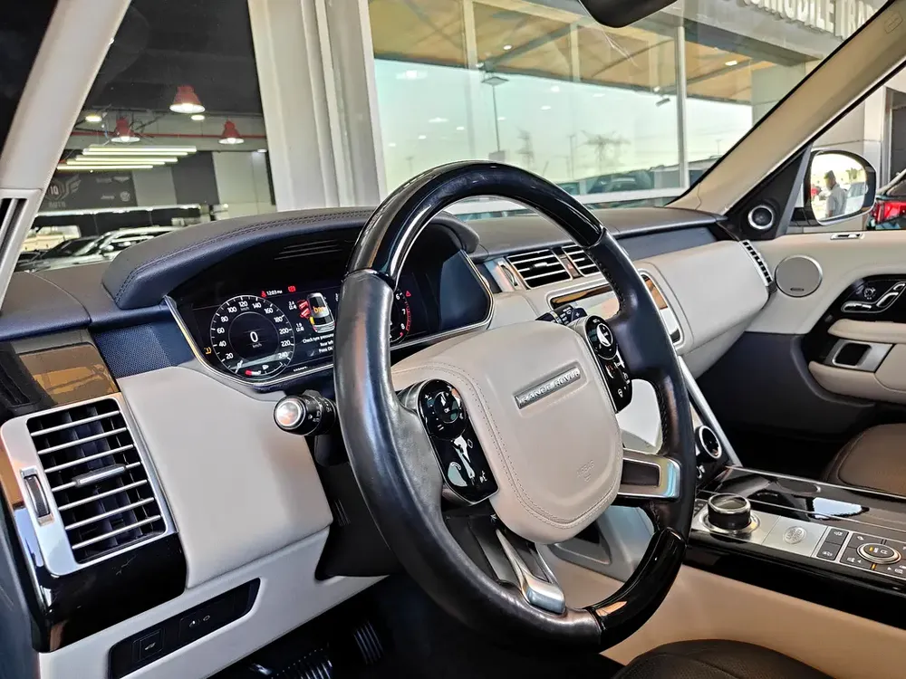 AED 2,050 P.M | 2019 Range Rover Vogue | Under Warranty | GCC | - Image 12