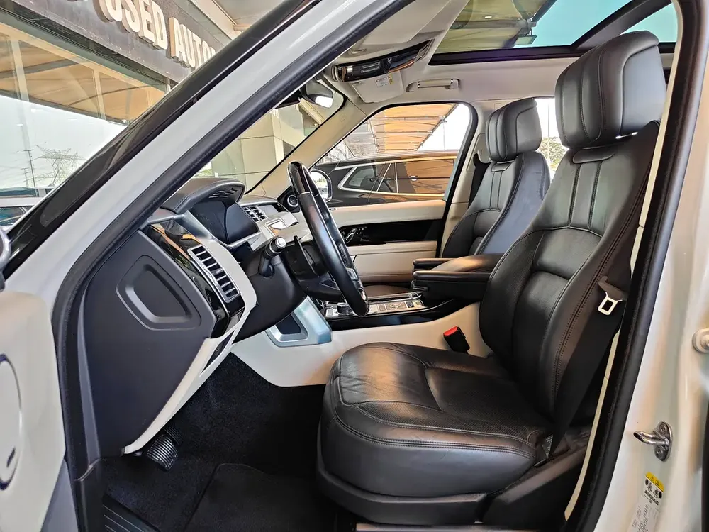 AED 2,050 P.M | 2019 Range Rover Vogue | Under Warranty | GCC | - Image 13