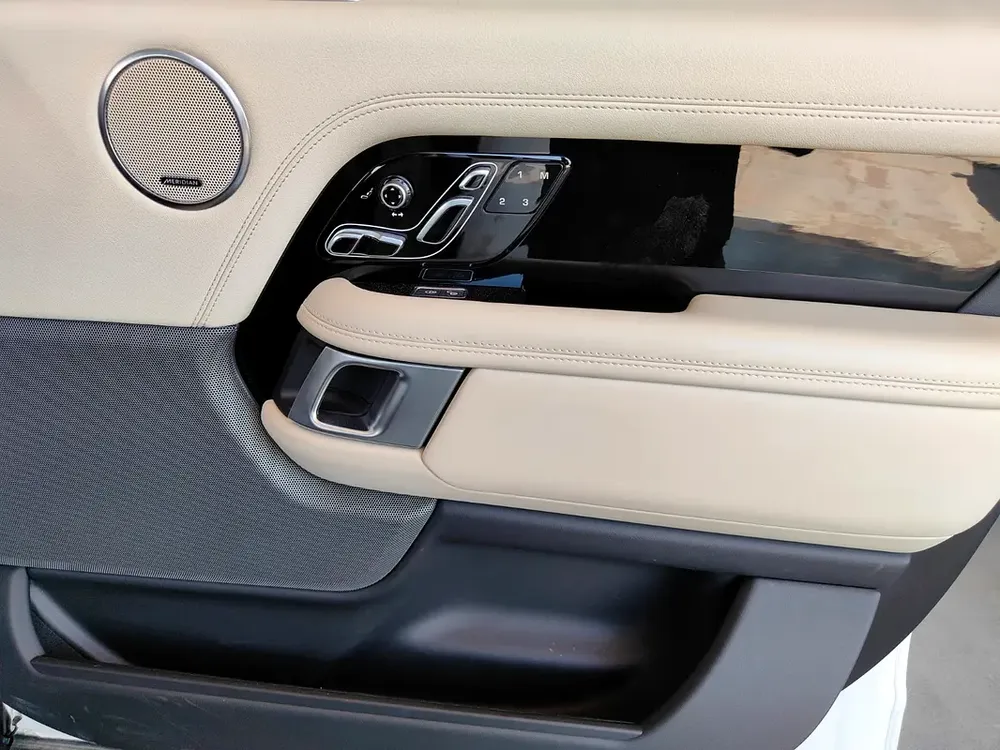 AED 2,050 P.M | 2019 Range Rover Vogue | Under Warranty | GCC | - Image 14