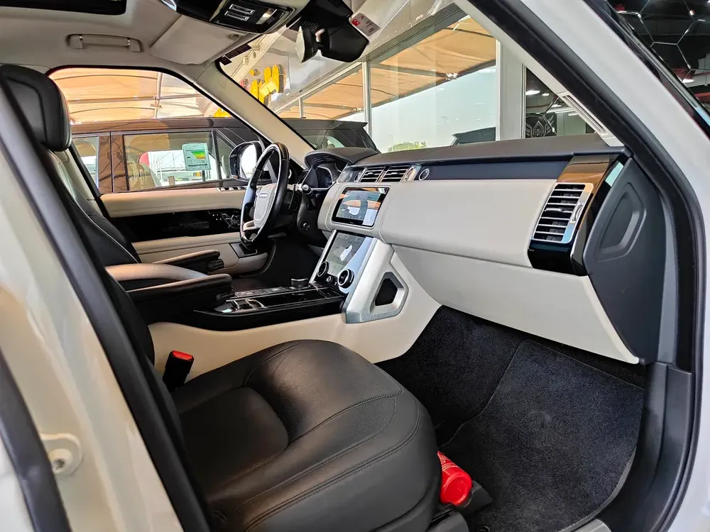AED 2,050 P.M | 2019 Range Rover Vogue | Under Warranty | GCC | - Image 15