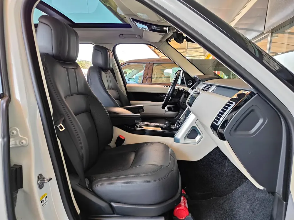 AED 2,050 P.M | 2019 Range Rover Vogue | Under Warranty | GCC | - Image 16