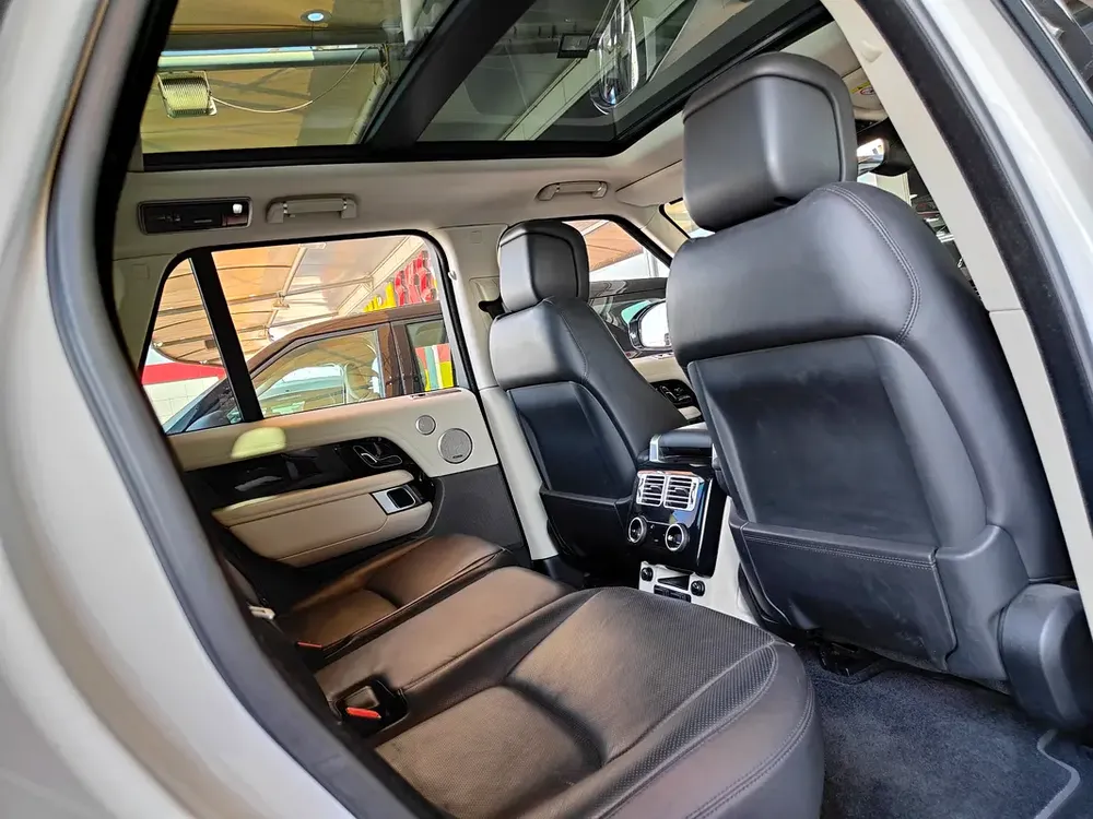AED 2,050 P.M | 2019 Range Rover Vogue | Under Warranty | GCC | - Image 19
