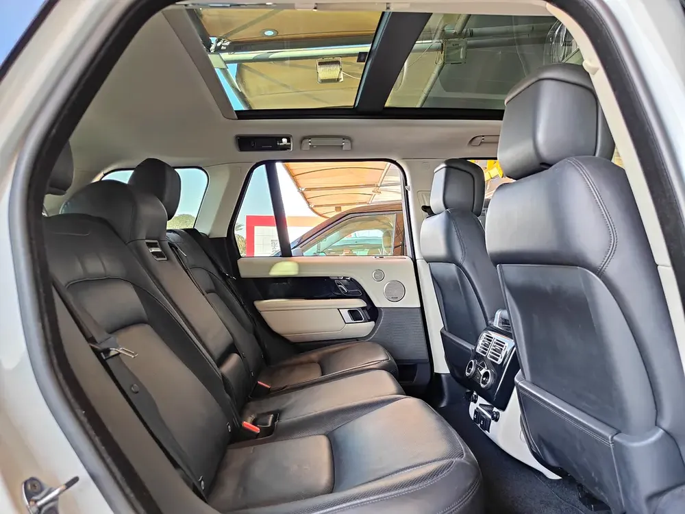 AED 2,050 P.M | 2019 Range Rover Vogue | Under Warranty | GCC | - Image 20