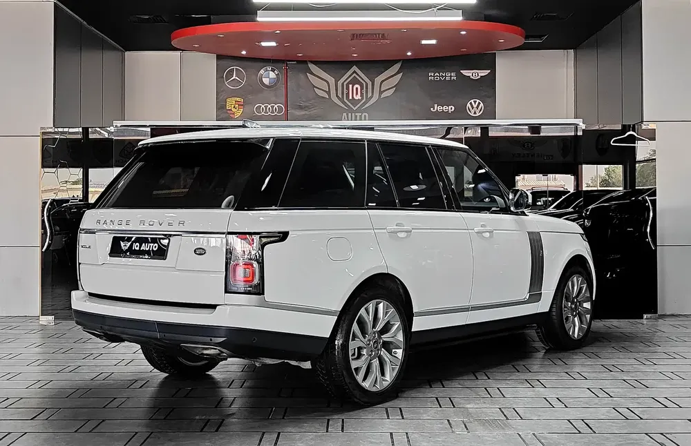 AED 2,050 P.M | 2019 Range Rover Vogue | Under Warranty | GCC | - Image 4