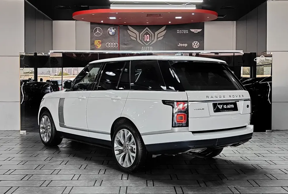 AED 2,050 P.M | 2019 Range Rover Vogue | Under Warranty | GCC | - Image 6