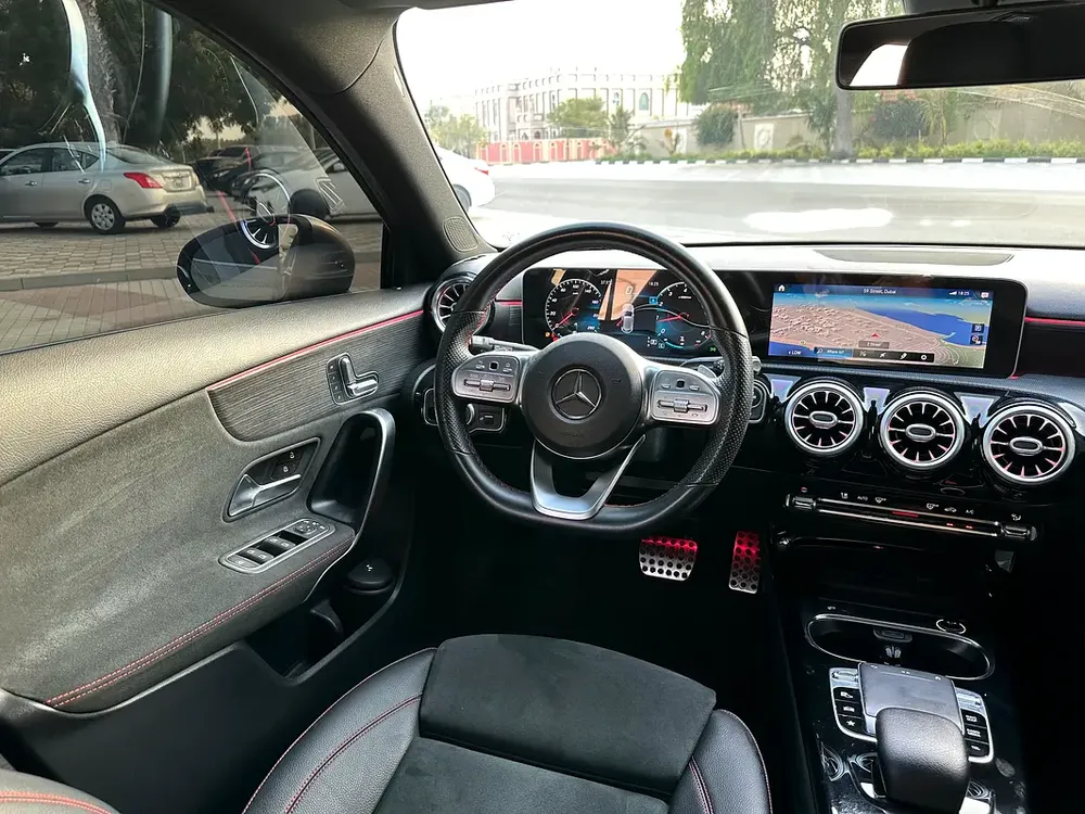 MERCEDES A250 AMG  PANORAMIC ORIGINAL PAINT 2019 FULL OPTION GCC - Image 10