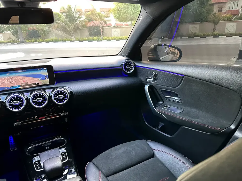 MERCEDES A250 AMG  PANORAMIC ORIGINAL PAINT 2019 FULL OPTION GCC - Image 11