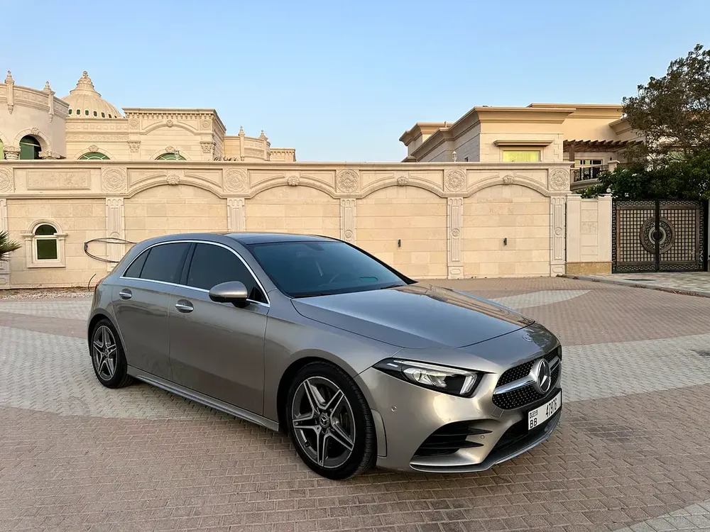 MERCEDES A250 AMG  PANORAMIC ORIGINAL PAINT 2019 FULL OPTION GCC - Image 13