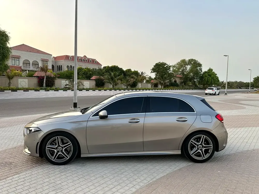 MERCEDES A250 AMG  PANORAMIC ORIGINAL PAINT 2019 FULL OPTION GCC - Image 14